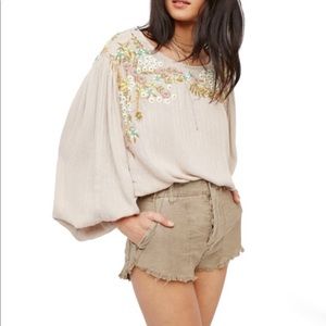 Free People “Standoff” frayed hem high waisted shorts 100% cotton beige 4 NWT